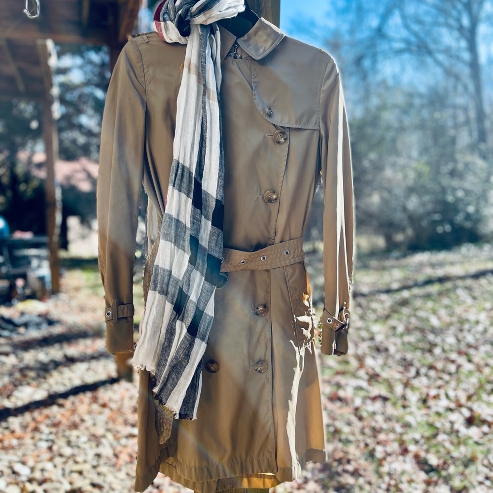 Burberry Silky Tan Belted Raincoat/ Trench Coat - Picture 2 of 16